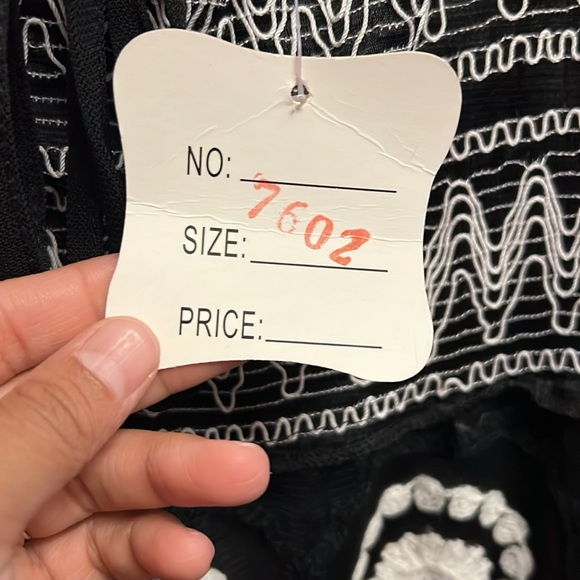 BNWT: Long black lace skirt size small - Picture 3 of 6